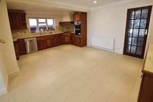 Kitchen/Breakfast Room- click for photo gallery